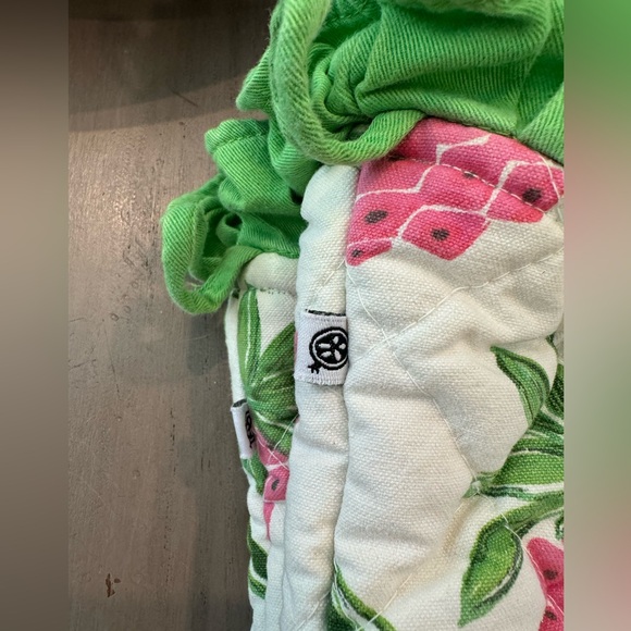 Pomegranate Floral Oven Mitts w/ Green Ruffle, Set of 2 - Picture 6 of 6